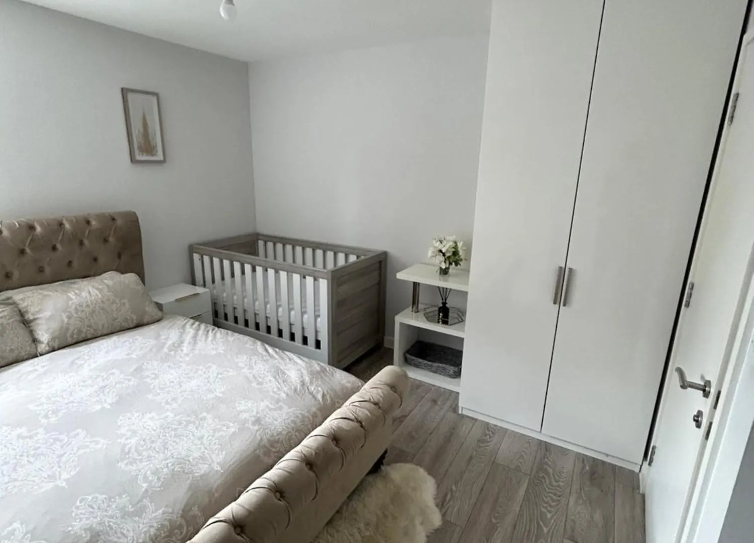 Stylish Meets Luxury! 2 Bed 2 Bath Family Home Dagenham Apartment