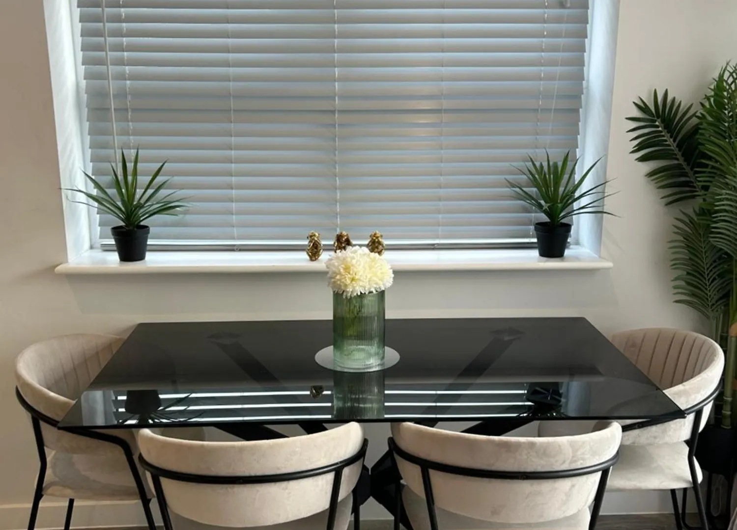 Stylish Meets Luxury! 2 Bed 2 Bath Family Home Dagenham 0*,  United Kingdom