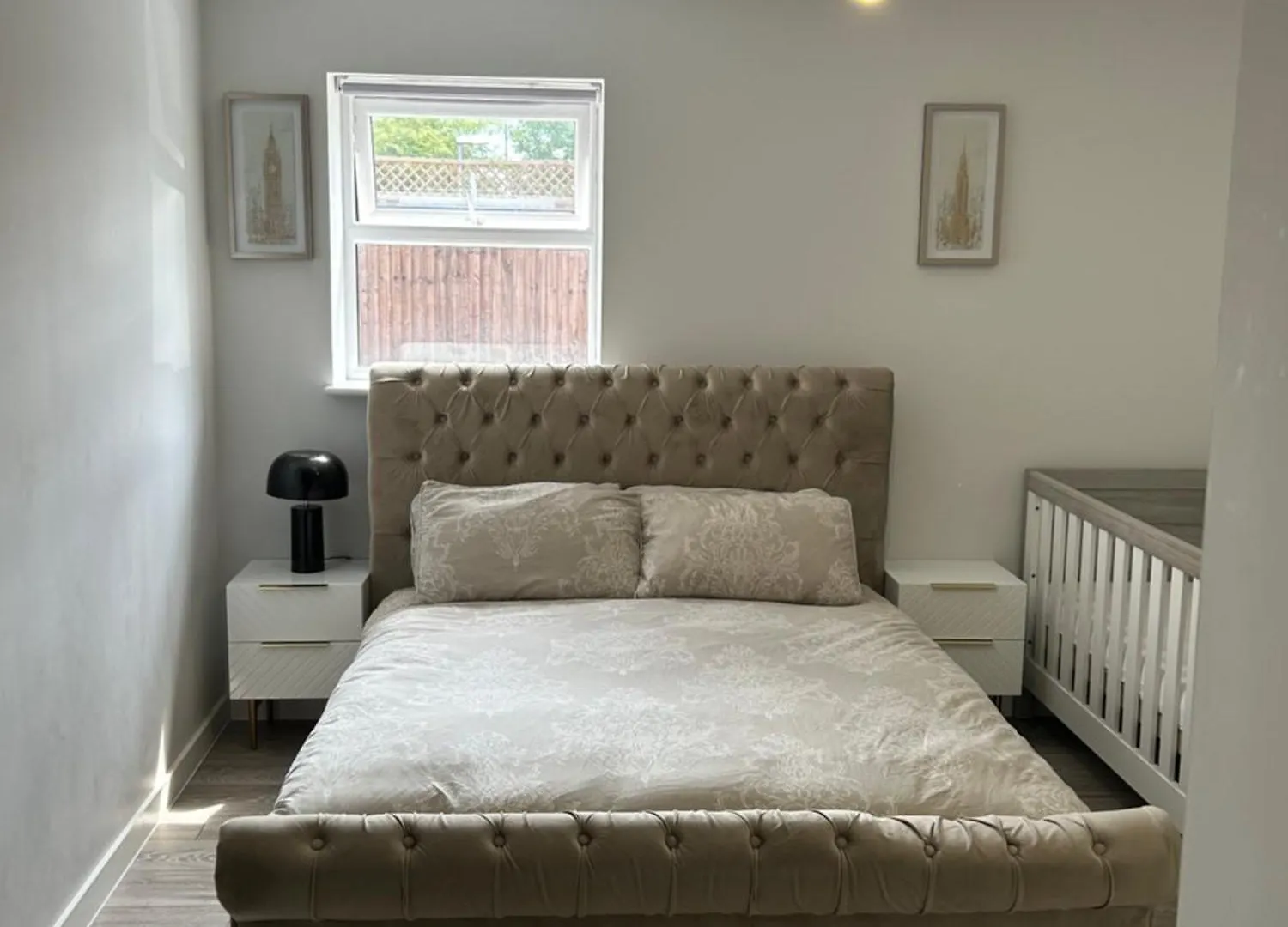 Stylish Meets Luxury! 2 Bed 2 Bath Family Home Dagenham Apartment